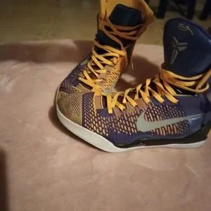 Kobe elite 9s laker color way in really good condition these are a rare sneaker RARE? Nike Kobe 9 Elite Inspiration Lakers Gold Black Sz 8  main image 4